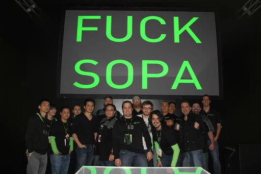 Новости - Команда Razer и команда Red 5 против SOPA